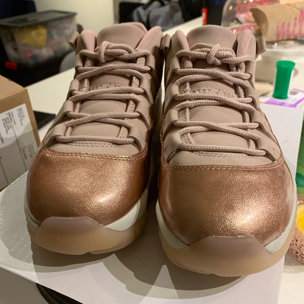 Air Jordan 11 Low - Women’s 7.5